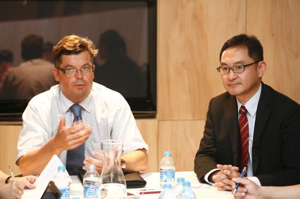 �󣺴󱱚WͨӍCEO Mogens Elsberg���ң��󱱚WͨӍ�Ї��^(q��)����(j��ng)����پ