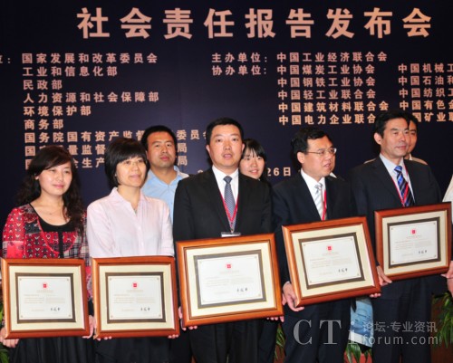 �Ϻ�ؐ���hί����ӛ����(zh��)�и�����ꐂ����I(l��ng)ȡ�C��