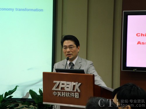 呼叫中心及客戶(hù)關(guān)系管理專(zhuān)業(yè)委員會(huì)秘書(shū)長(zhǎng)米輝波